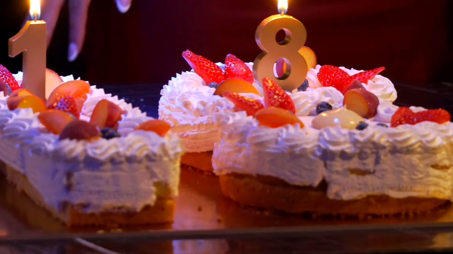 Le torte di 18 anni con le candeline al Life Club Milano